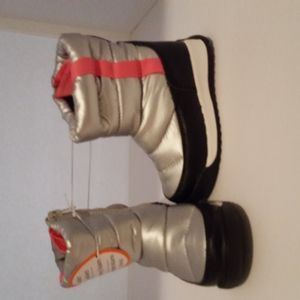 N.W.T. Wonder Nation Snow Boots size 7